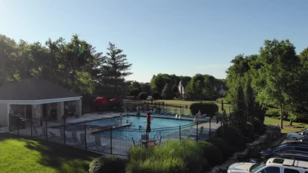 Foto Aérea Piscina Comunitaria Durante Verano — Vídeo de stock