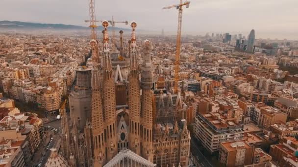 Повітряне Панорамування Зняте Фасаду Sagrada Familia Цитаделі Барселони — стокове відео