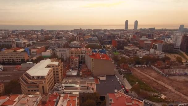 美丽的落日鸟瞰巴塞罗那全城风景 — 图库视频影像