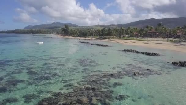 Летая Над Голубыми Водами Пляжами Острова Маврикий — стоковое видео