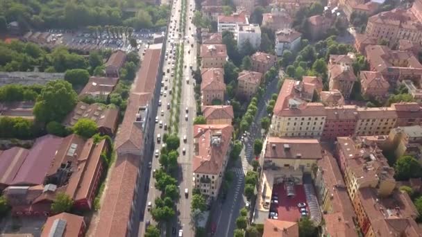 Eine Drohne Schoss Über Die Straße Rund Die Stadt Bologna — Stockvideo