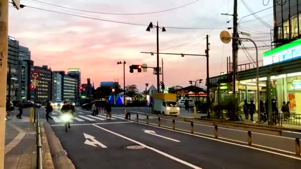 Osaka Centru Západu Slunce Žena Projíždí Kolem Kole — Stock video