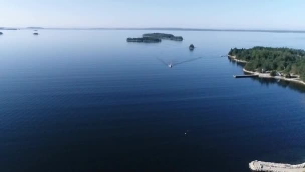 Рыбак Пустыми Руками Прибывающий Острова Патато Обеда — стоковое видео