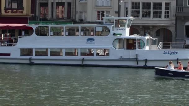 Mädchen Auf Einem Kleinen Boot Auf Der Maas Dinant Belgien — Stockvideo