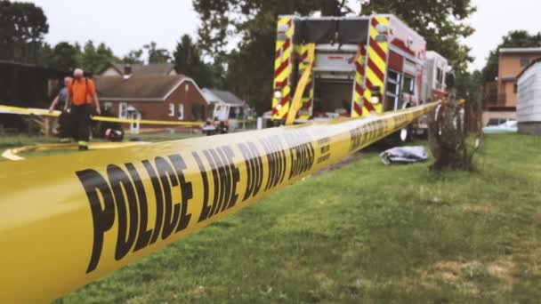 Police Line Foreground Fire Truck Background Also Burned Mobile Home — Stock Video