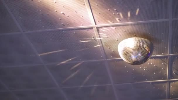 Disco Glitter Palla Lampeggiante Soffitto — Video Stock