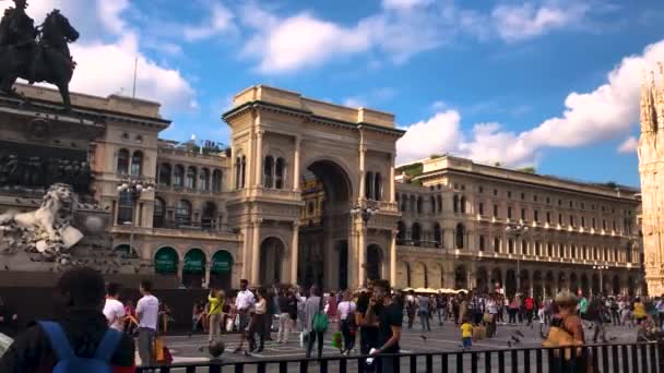 Timelapse Πολυσύχναστη Πλατεία Piazza Duomo Καθεδρικός Ναός Στο Μιλάνο Pan — Αρχείο Βίντεο