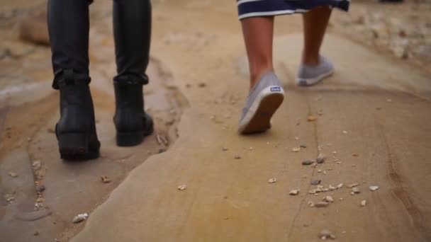 Two People Walking Sea Rocky Beach — Stock Video