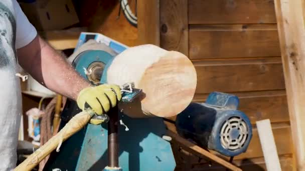 Hout Een Draaibank Draaien Bij Een Winkel — Stockvideo