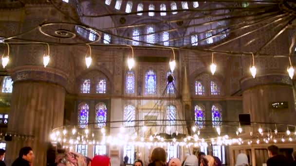 Muslims Tourists Gather Blue Mosque Istanbul Turkey Witness Beauty Pan — Stock Video