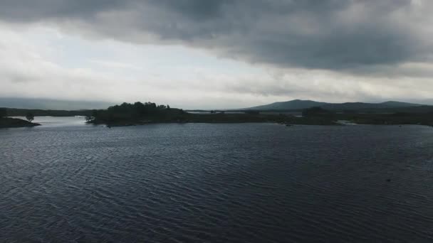 Drone Shot Lake Skóciában — Stock videók