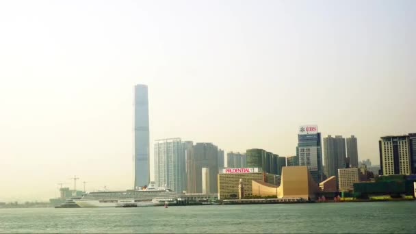 Timelapse Victoria Harbor Cityscape Pendant Journée Avec Navire Touristique Commercial — Video