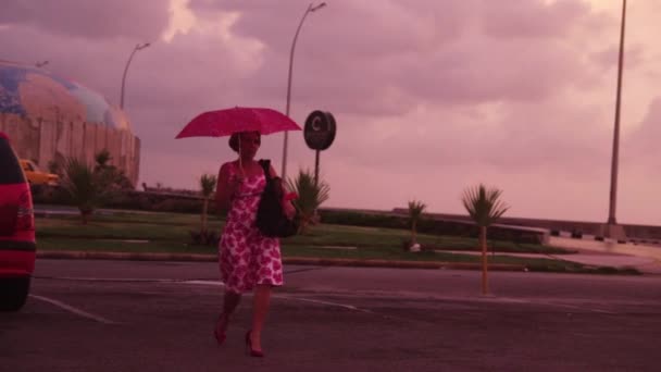 Woman Passing Cuba — Stock Video