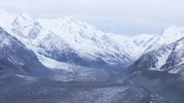 Hubschrauber Fliegen Den Bergen Neuseelands Der Nähe Des Mount Cook — Stockvideo