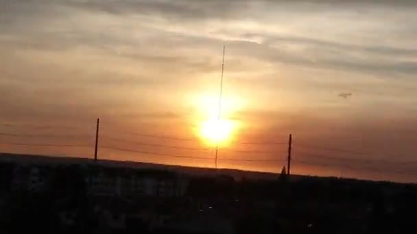 Imágenes Aéreas Hermosa Puesta Sol Naranja Con Vistas Ciudad — Vídeo de stock