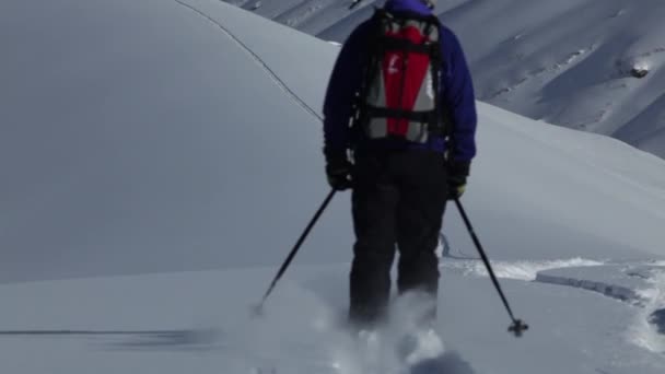 Esquiadores Heli Abordaje Las Hermosas Montañas Del Himalaya Solo Acceso — Vídeos de Stock