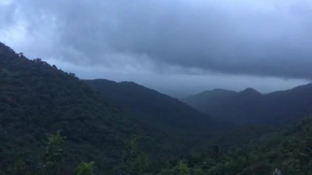 Blick Auf Den Berg Den Wolken — Stockvideo