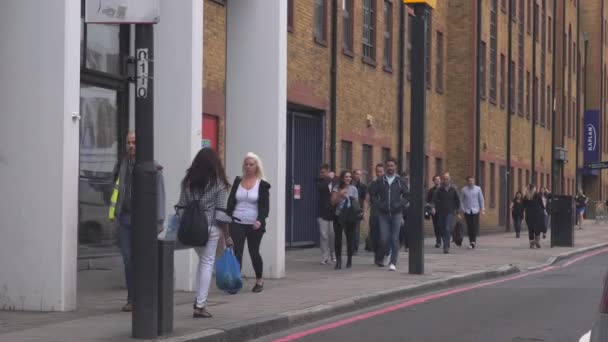 Slow Motion 60P Clip London Commuters Walking Rush Hour — Stock Video