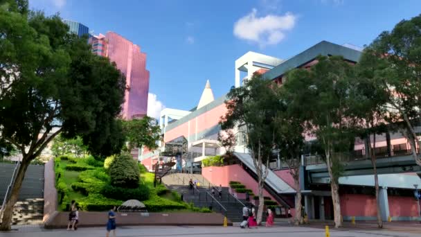 Chinesen Spazieren Während Der Goldenen Stunde Science Museum Hongkong Vorbei — Stockvideo