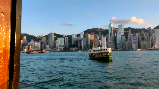 Bir Yıldız Feribotunun Içinde Victoria Limanı Hong Kong Altın Saat — Stok video