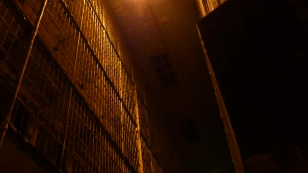 Widok Rozpadającego Się Starego Więzienia — Wideo stockowe