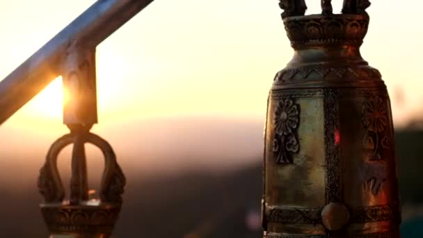 铃铛和日落的景色 — 图库视频影像