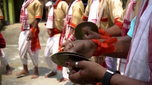 Dançarinos Assameses Realizando Dança Tradicional Bihu Ilha Majuli Assam Índia — Vídeo de Stock