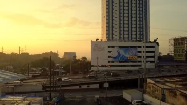 Gebäude Und Schilder Verkehr Auf Dem Highway Katipunan Avenue Philippinen — Stockvideo