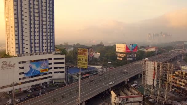 Edificios Letreros Tráfico Largo Autopista Katipunan Avenue Filipinas — Vídeos de Stock