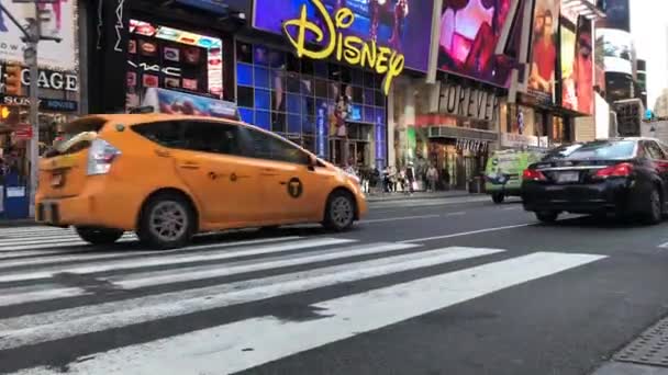 Coches Conducción Por Times Square Nueva York — Vídeos de Stock
