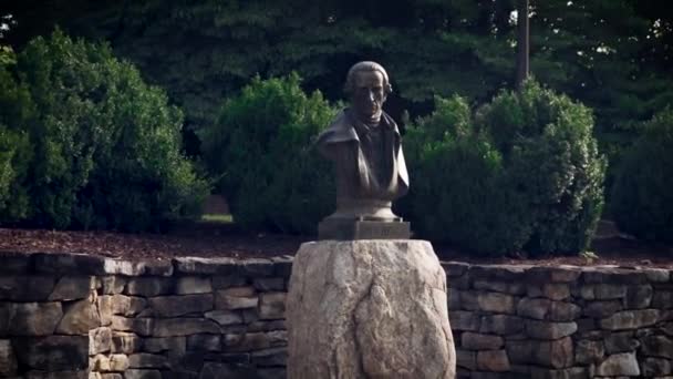 Estatua Que Contiene Busto Figura Histórica Patrick Henry Memorial Red — Vídeo de stock