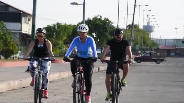 Группа Велосипедов Тренировочном Сеансе Спорт — стоковое видео