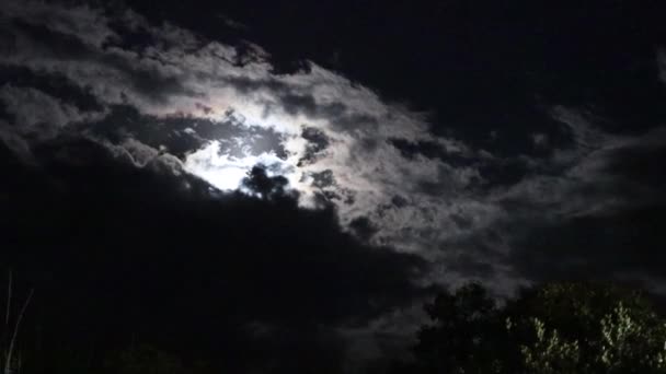 Luna Mișcă Spatele Norilor — Videoclip de stoc