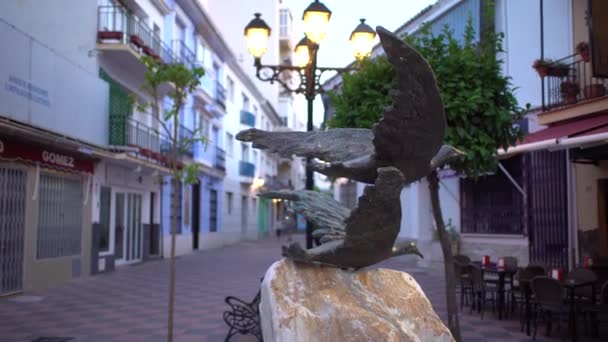 Monumento Con Aves Fuente Ciudad Mediterránea Española Noche — Vídeo de stock