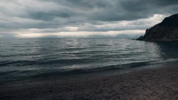Wolny Ruch Patelni Nad Burzliwym Jeziorem Baikal — Wideo stockowe