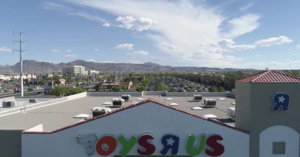 Aerial Drone Shot Flying Away Empty Toys Store Nevada — Vídeos de Stock