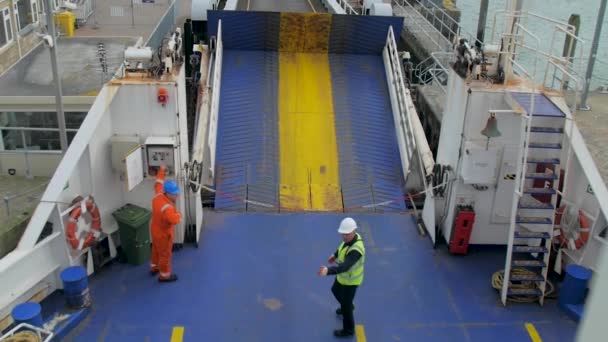 Transbordador Comercial Haciendo Preparativos Para Salir Isla Wight — Vídeo de stock