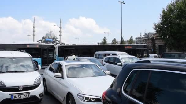 Filmación Atasco Tráfico Eminonu Estambul Incluyendo Autobuses Públicos Coches Telón — Vídeos de Stock