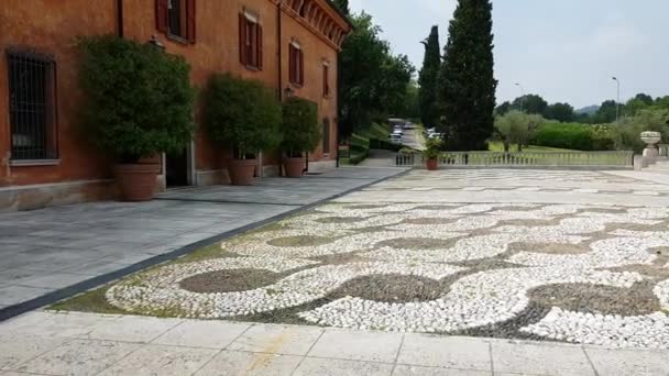 Edificio Naranja Con Hermosa Meseta Piedra Justo Afuera Meseta Piedra — Vídeos de Stock