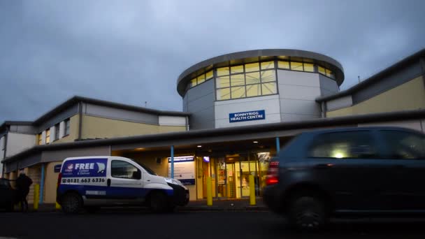 Bonnyrigg Medical Centre Entrada Escocia — Vídeos de Stock