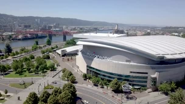 Cinematic Drone Shot Rising Moda Center Downtown Portland Overlooking North — Stock Video