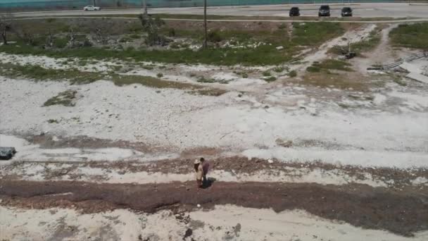 Drohnenaufnahmen Florida Keys Paare Fuß — Stockvideo