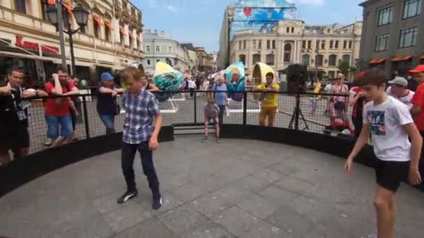 Tifosi Calcio Che Giocano Una Mini Partita Calcio 2V2 All — Video Stock