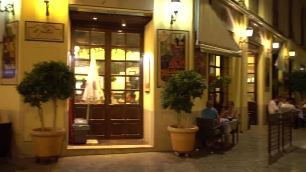 Calle Con Restaurantes Gente Cenando Mediterráneo Ciudad Española Panorama Nocturno — Vídeos de Stock