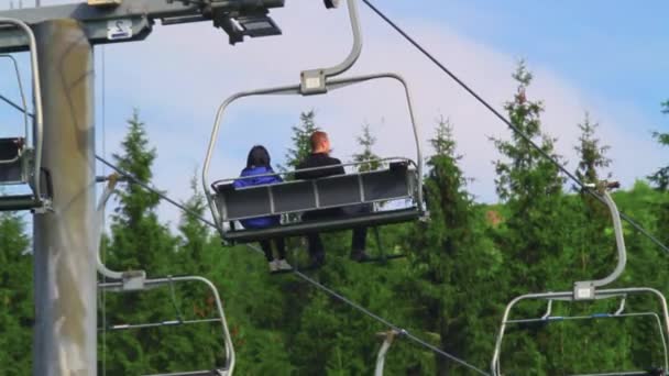 Folk Lift Chair Ski Resort Sverige Sommeren – Stock-video