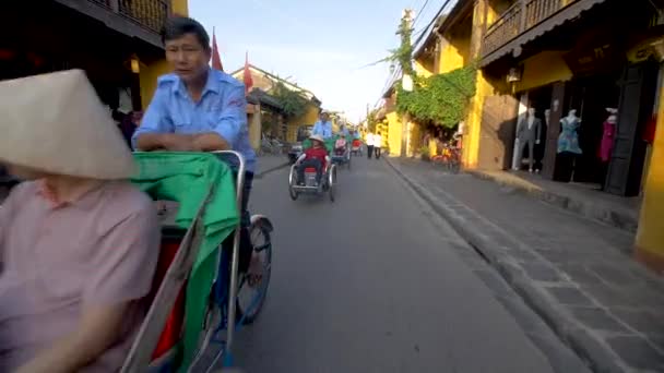 Turisti Asiatici Bicicletta Risciò Vietnam Hoi — Video Stock