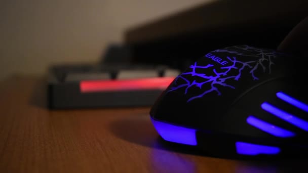 Mio Set Gioco Mouse Tastiera Mostrando Diversi Colori Neon Freddi — Video Stock