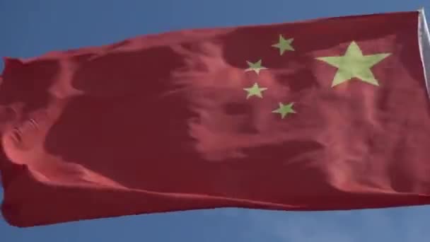 Chińska Flaga Macha Wiatru Zwolnionym Tempie — Wideo stockowe