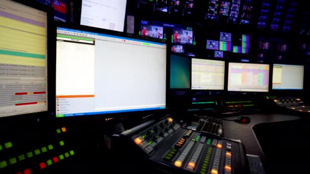 All Interno Della Grande Suite Pres Televisione Rete Sala Controllo — Video Stock