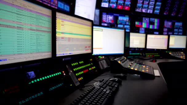 Büyük Televizyon Süitleri Sunum Kontrol Odası Ana Kontrol Süiti — Stok video